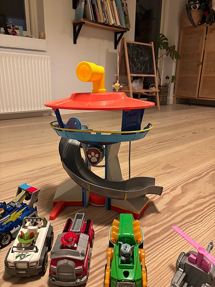 Paw Patrol udsigtstårn med biler og figurer