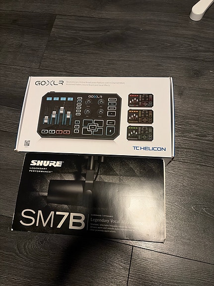 Shure SM7B mikrofon med arm og go xlr stor version