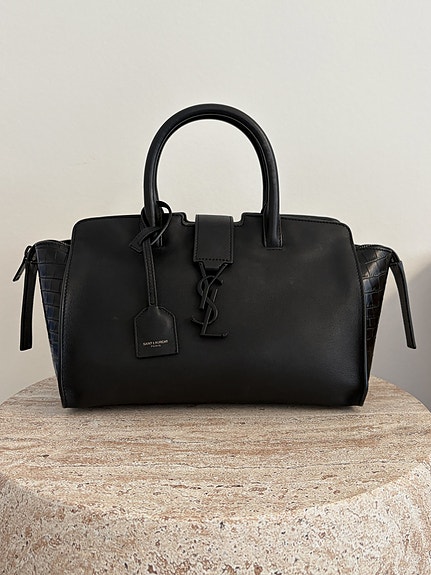 Saint Laurent Downtown Cabas – Sort læder med krokodillepræg og sort YSL-logo