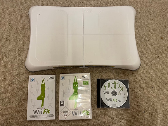 Wii Balance Board med Wii Fit og Wii Fit Plus spil