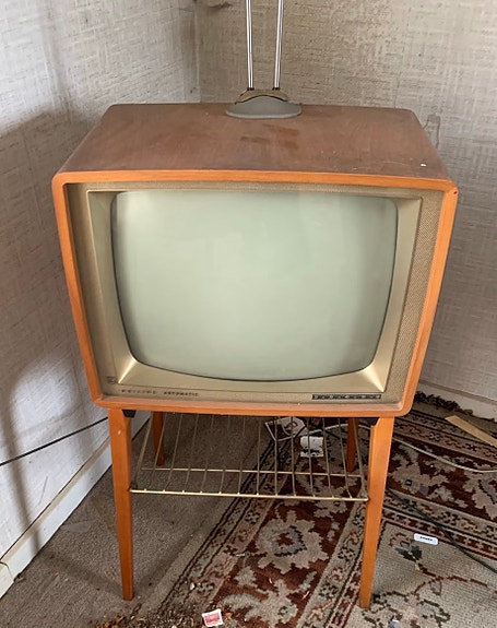 Vintage TV. teaktræ kabinet