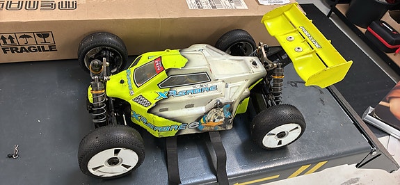 Hobbywing Xerun RC bil buggy 1/8 el med motor og ESC