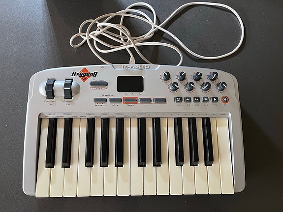 M-Audio Oxygen 8 V2 MIDI keyboard controller