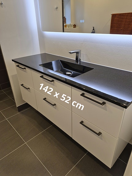 Sprit ny Granit bordplade 142 x 52 cm fra KUMA
