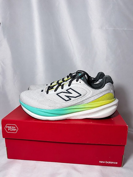 New Balance 1080 v15 – str. 42,5 – grå/multifarvet