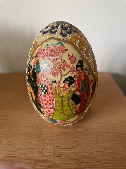japansk Satsuma-pynteæg med geisha motiv