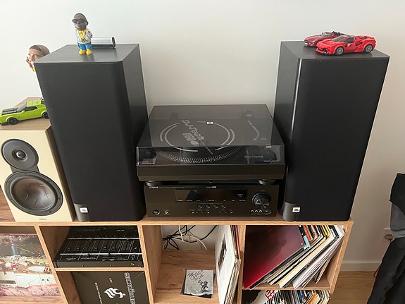 Komplet og køreklar vinyl-pakke: Pladespiller, receiver, højttalere & mixer!