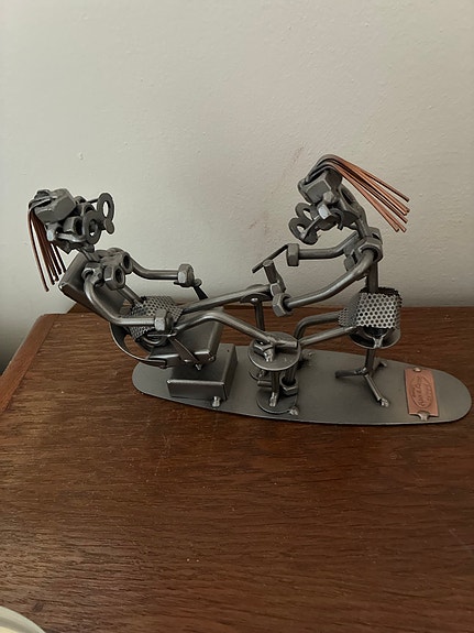 Wiener Werkstatt metalfigur – foddame og patient skulptur