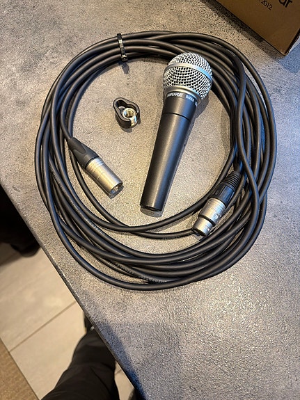 Shure SM58 dynamisk mikrofon med XLR-kabel