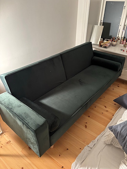 Grøn velour sovesofa fra Living&More