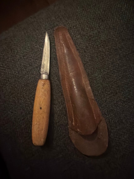 Erik Frost Mora Sweden kniv med træskaft og læderskede