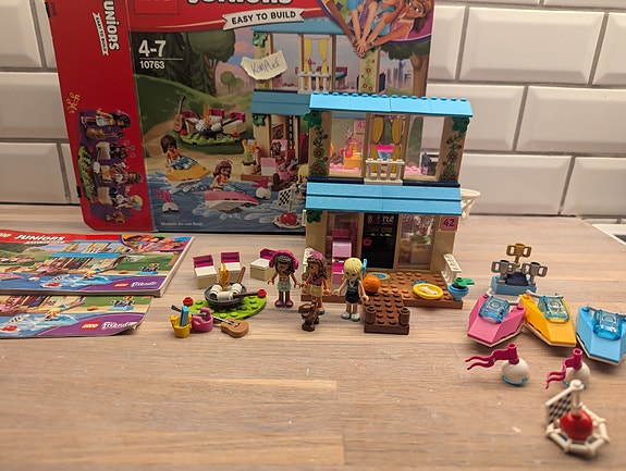 Lego Friends. Stephanies hus ved søen. Komplet med æske og manualer