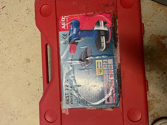 AEG BEST 12V akku skruemaskine i kuffert