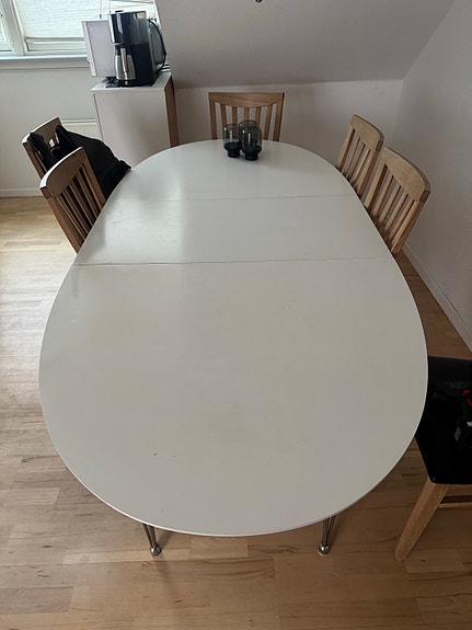 Spisebord med 2 udtræksplader