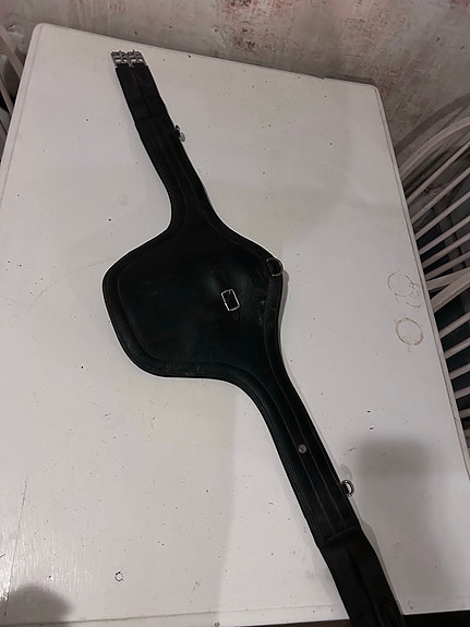 Claridge House pladespringgjord 130 cm sort læder