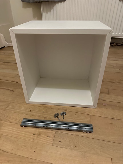 2 stk hvide svævehylder. Pris for 2 stk