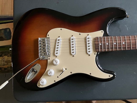 Elektrisk guitar Stratocaster-style sunburst