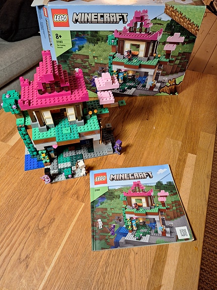 LEGO Minecraft sæt "the traning grounds"