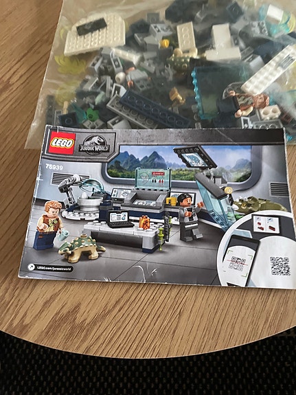 LEGO Jurassic World dinosaurus sæt med manual