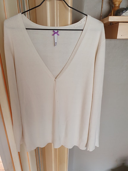 Hvid cardigan. BHS. Str 50.