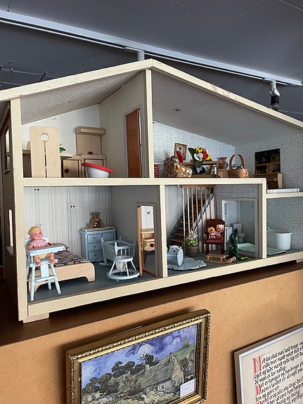 Retro Lundby dukkehus i træ inkl møbler