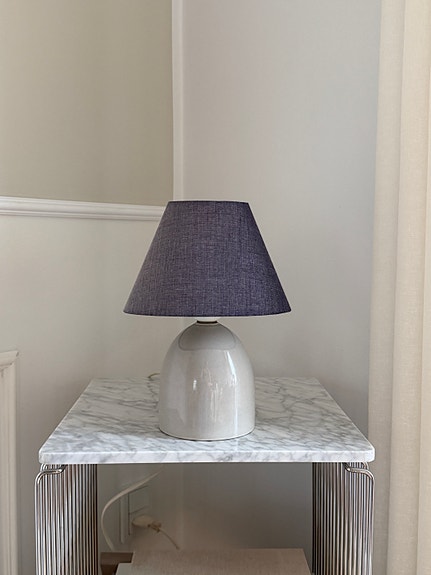 Axella grå retro keramik bordlampe med mørkegrå skærm
