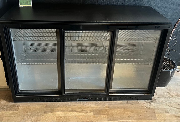 Display køleskab med 3 glaslåger sort (backbar køleskab)