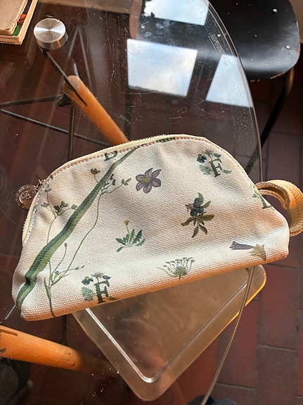 Flora Danica – lille kosmetikpung / pouch med blomstermotiv