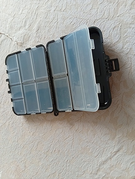 ny sort kuffert 12 rum til smykker piller usb skruer osv 20*12 cm med lås 35 kr