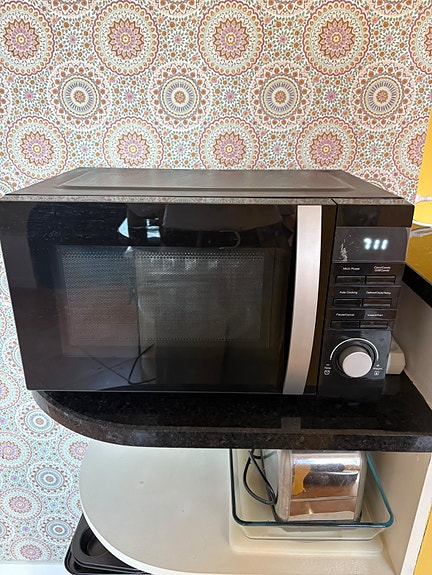 Coop kombi-mikroovn med grill og varmluft – 800W