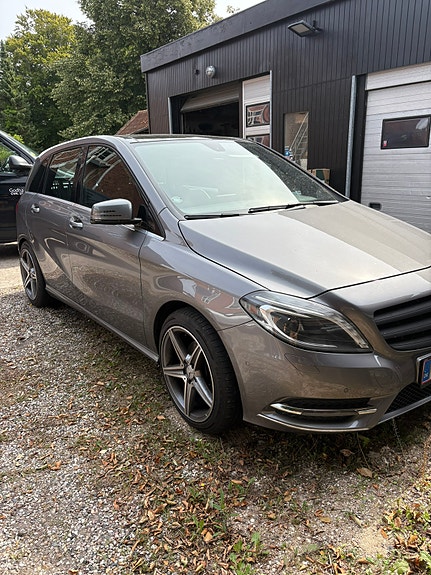 Mercedes B 200