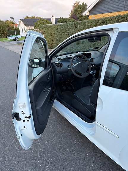 Renault Twingo 2014 photo 2