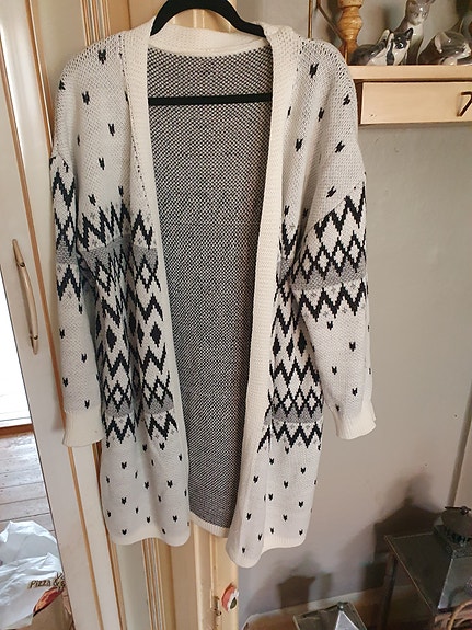 Ny lang strikcardigan. Str 48