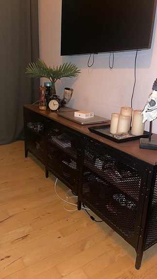 IKEA TV-bord med trådfronter