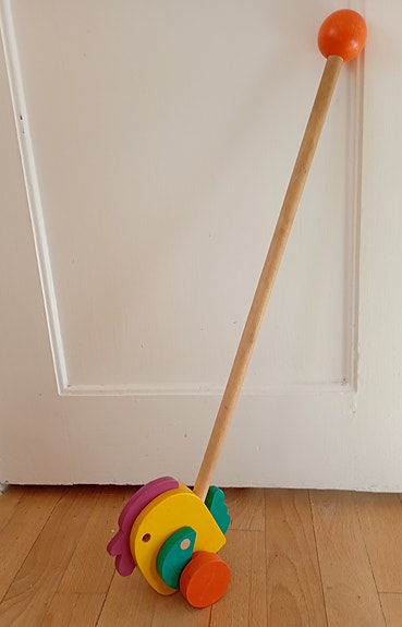 Kvalitets trælegetøj fra Bajo – "Rainbow" skubbemodel