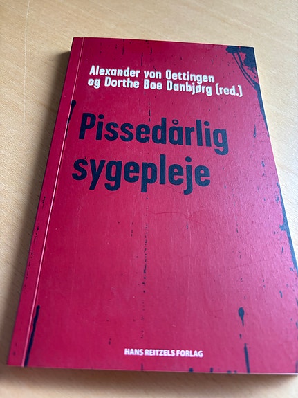 Pissedårlig sygepleje – Alexander von Oettingen og Dorthe Boe Danbjørg Freds bog