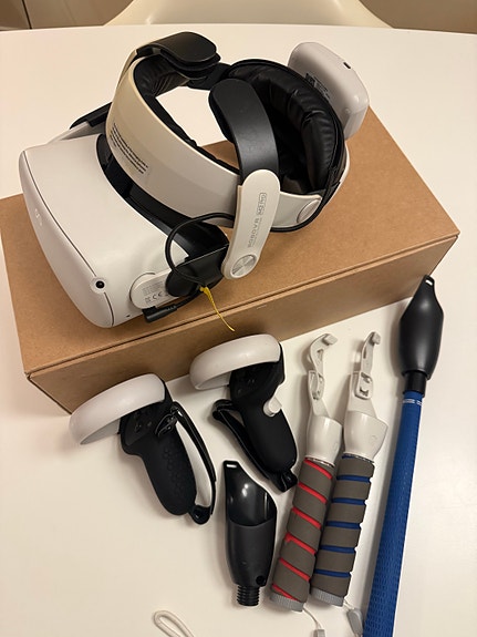 Meta Quest 2 VR-headset med controllere