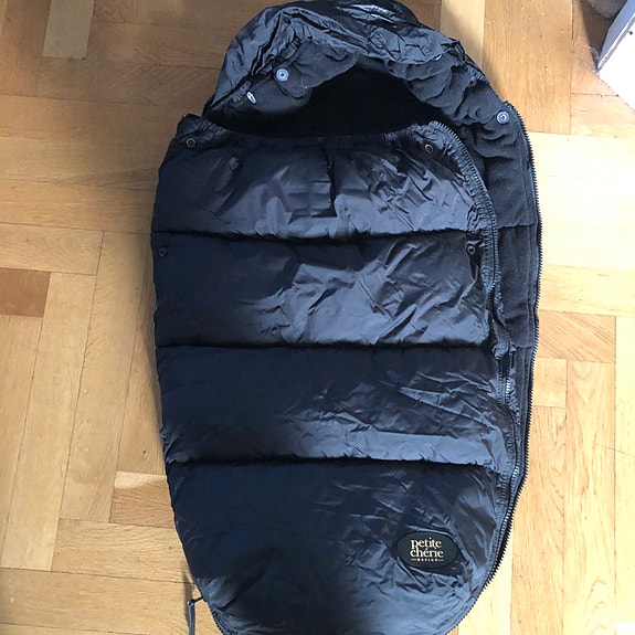 Petite Cherie kørepose, sort