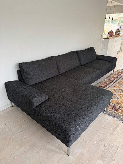 Sort chaiselong sofa
