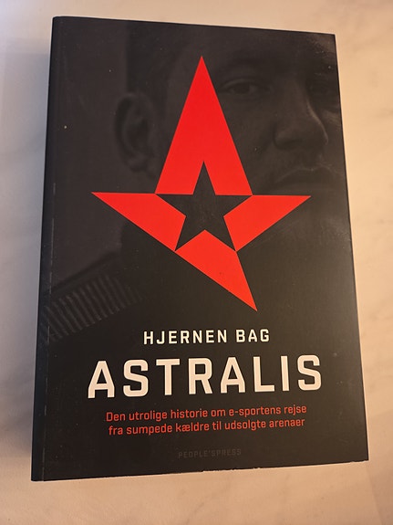 Astralis Hjernen bag – bog