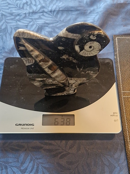 Har denne flotte fossile udhugget skulptur med vættelys og amonit på 🙂🙂