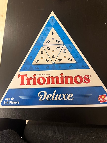 Triominos Deluxe – Klassisk trekantet brætspil / familjespil