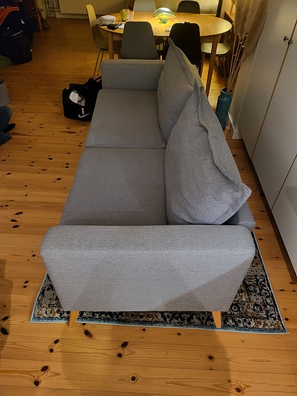 Fin sofa (og faktisk en sovesofa) gives væk.
