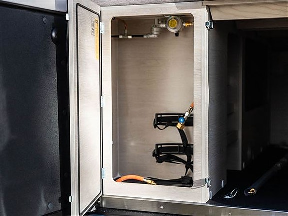 Tourne 6.4 Cruise aut. gear - Black