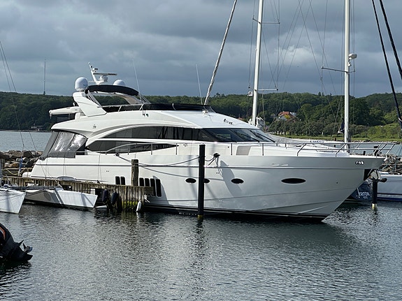 Princess 72 MY – en ultimativ luksusyacht
Velkommen til denne yderst velholdt...