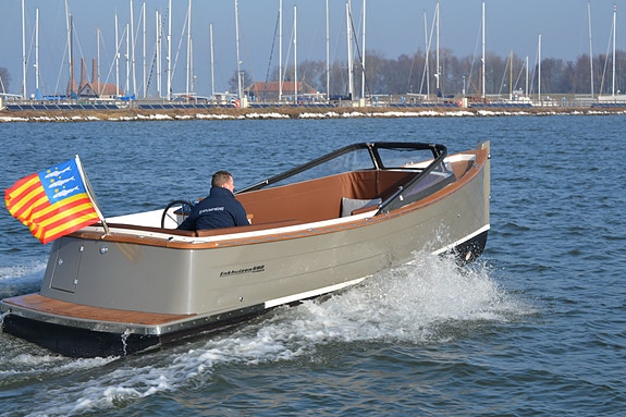 Enkhuizen Tender 680