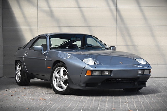 Porsche 928