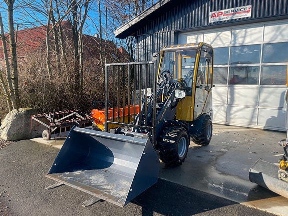 Eurotrac W11 med førerhus