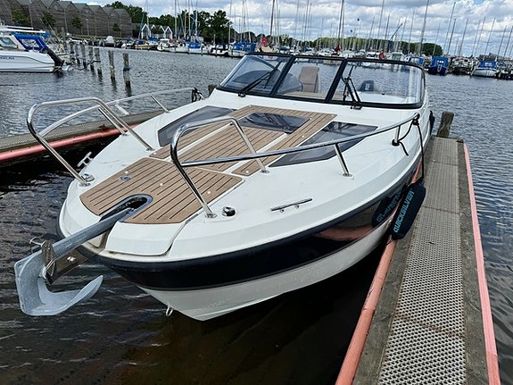 Quicksilver Active 805 Cruiser - Mercury V8 300hk