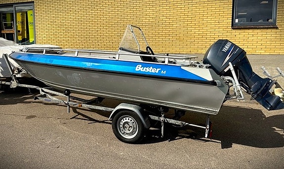 Buster M Styrepultbåd